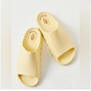 Free people half time slides size 11 / EU 41 NWOB